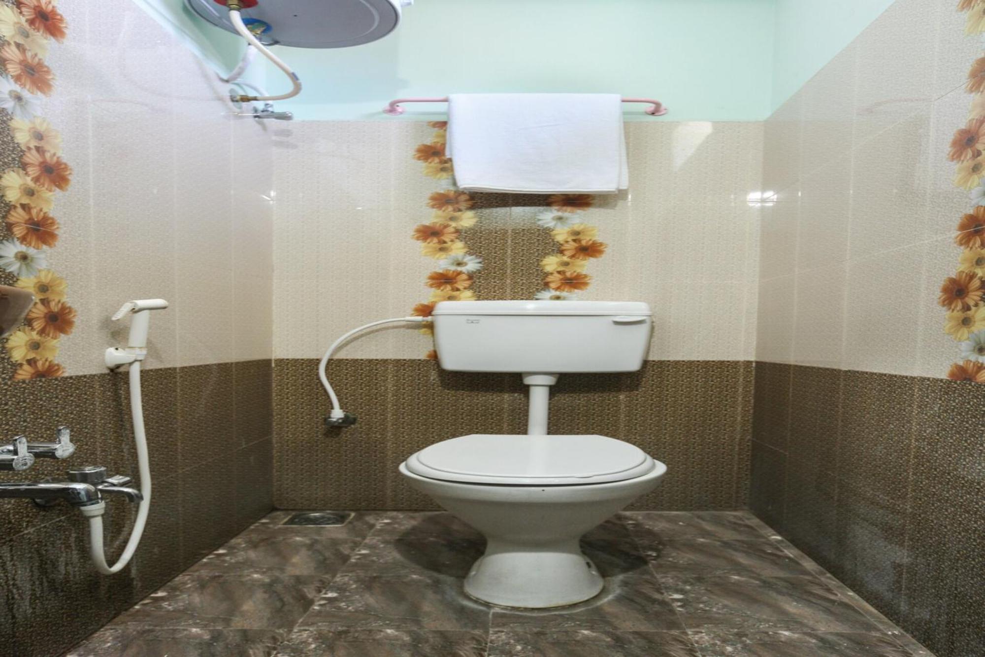Oyo Modern Guest House Chennai Exterior foto